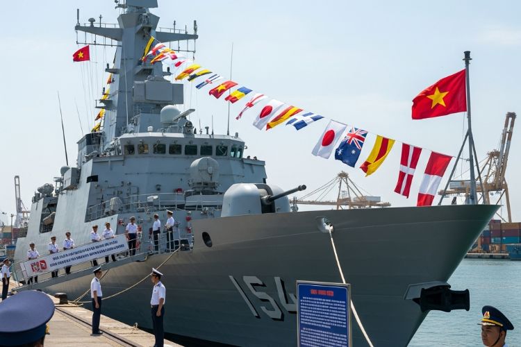 Thông tư 15/2026/TT-BQP: Quy định chi tiết về tàu quân sự nước ngoài đến Việt Nam và tàu quân sự Việt Nam đi nước ngoài